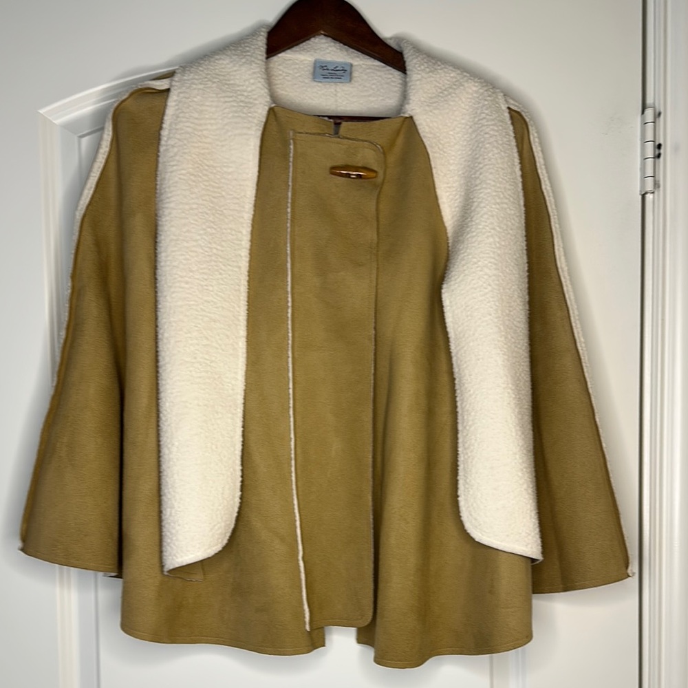 Sale One Hour! Kate Landry Cream and Tan Cape with Dramatic Drape